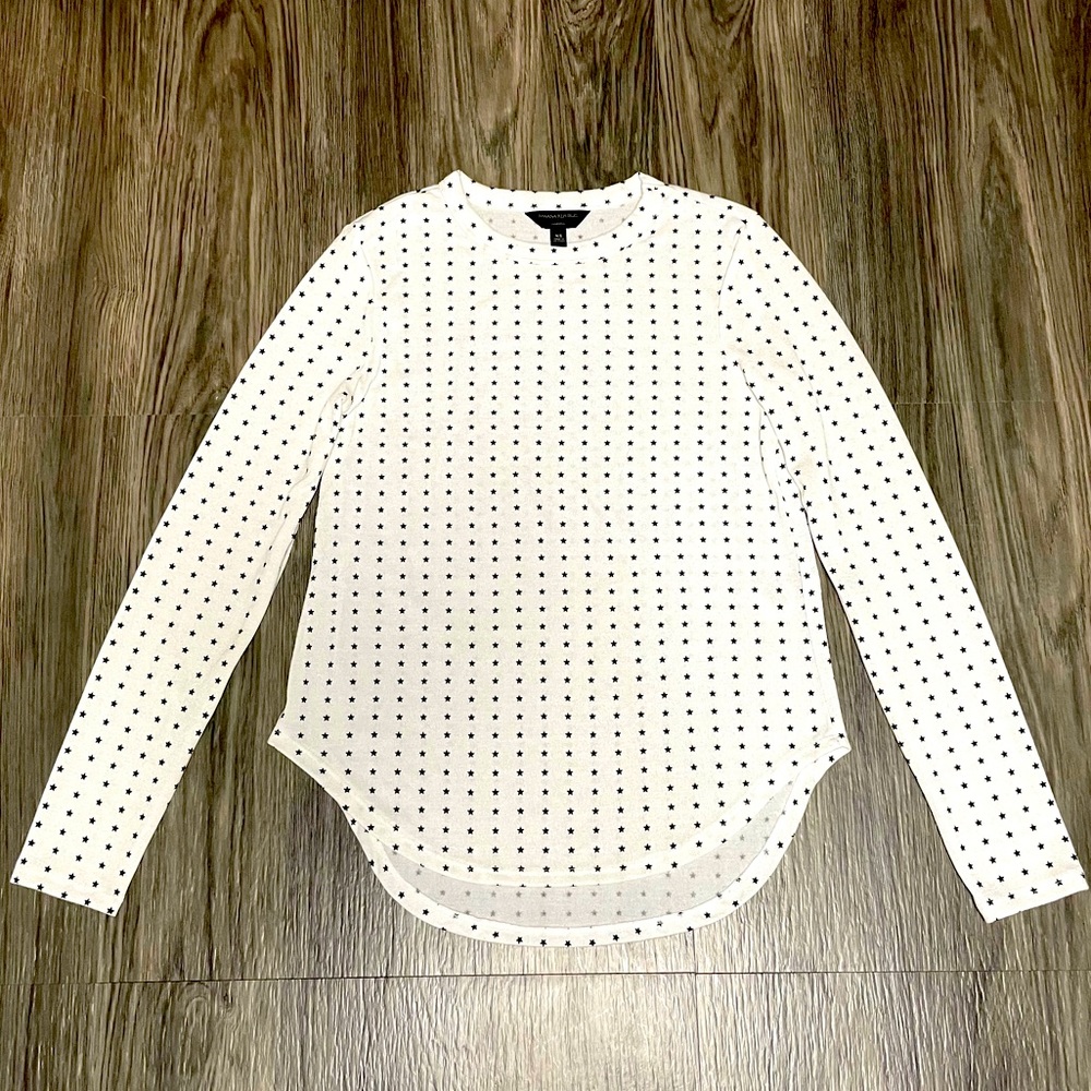 3/$20 NWOT Banana Republic Luxespun Graphic Print Scoop Hem Long Sleeve Shirt XS